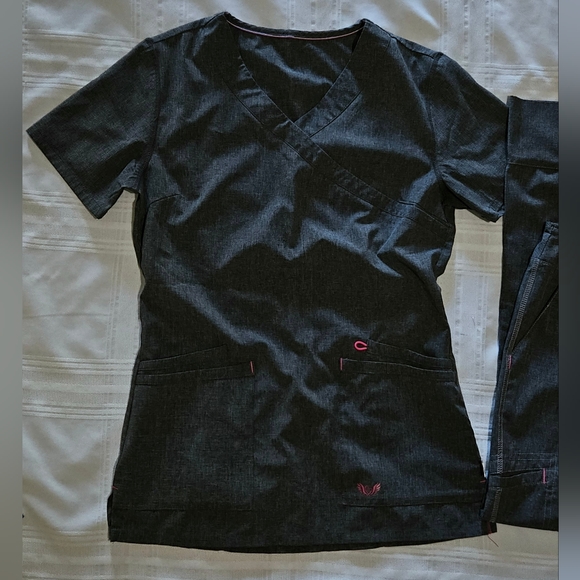 Smitten Scrub Set in Heather Grey size Xsmall, Pants are Xsmall Petite - Picture 3 of 4